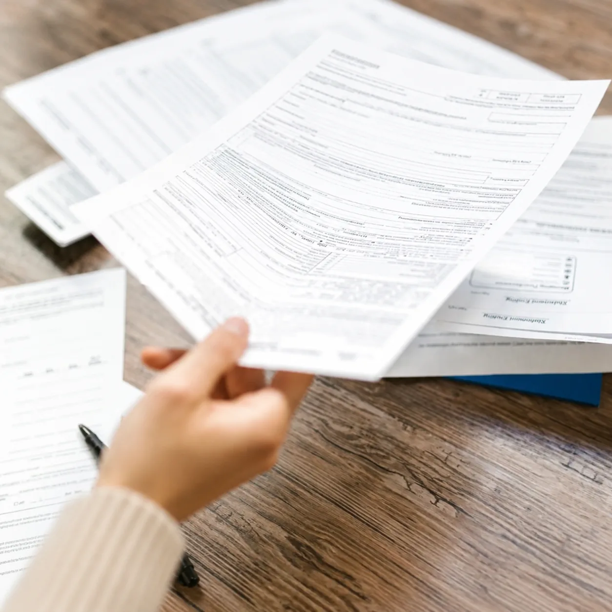 Documentos sobre un escritorio